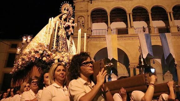 La Virgen del Carmen camino de la iglesia de San Miguel.
