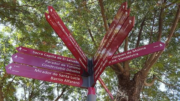 Una de las nuevas señales peatonales-