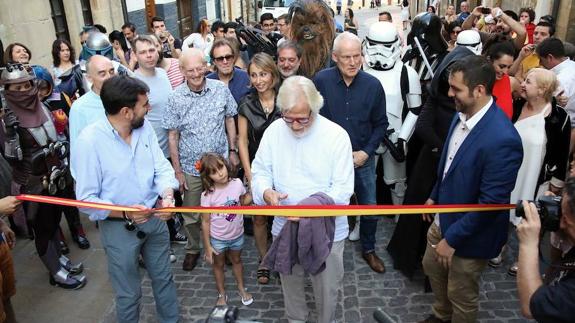 Invitados, personajes y autoridades en la inauguración del 'Paseo de la fama'.