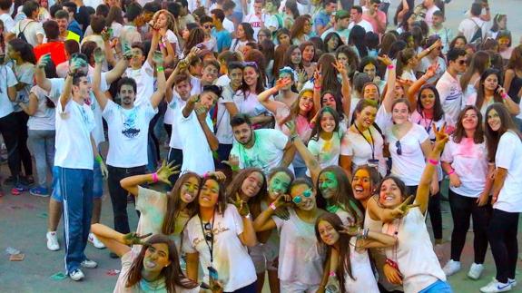 Algunos de los asistentes durante un momento de la fiesta.