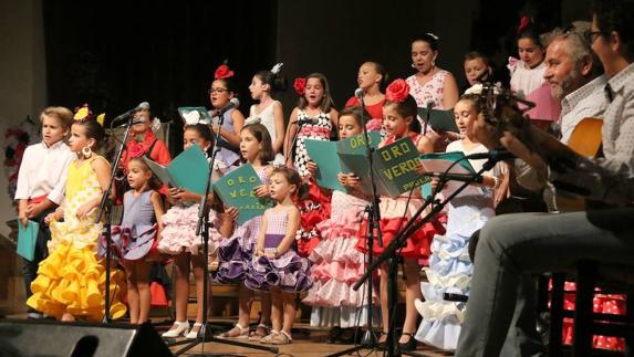 Coro infantil Oro Verde en el Certamen de Coros Rocieros.