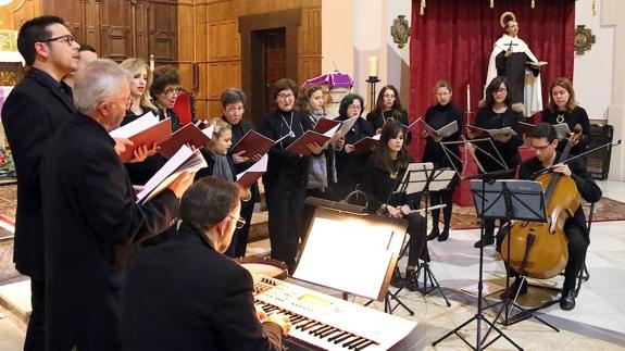 Actuación del grupo Llama de Amor Viva.