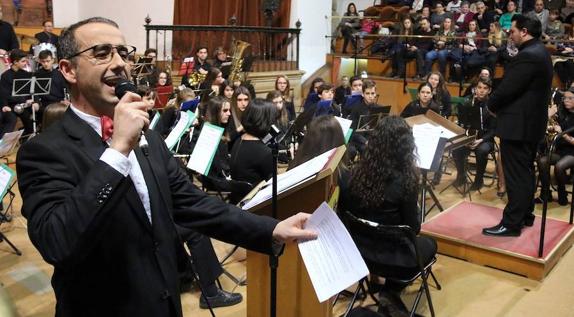 Nono Granero y la banda joven de la Agrupación Musical Ubetense.