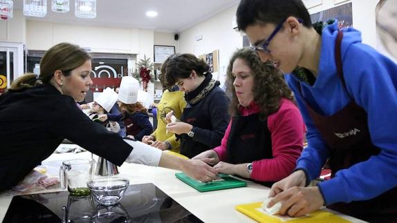 Un momento del taller en La Cocinita de Anita.