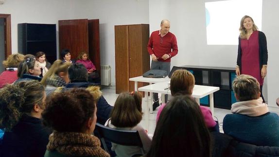 Taller celebrado recientemente con las trabajadoras.