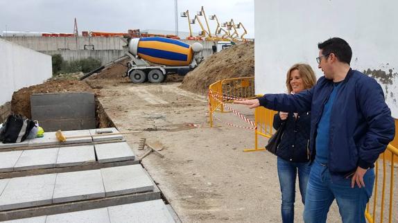 Visita a las obras del cementerio.