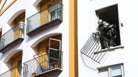 Una fuerte explosión en un piso de Úbeda obliga a desalojar todo un bloque