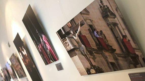 Vista de la exposición de Baldo Padilla en Café Oceánico.