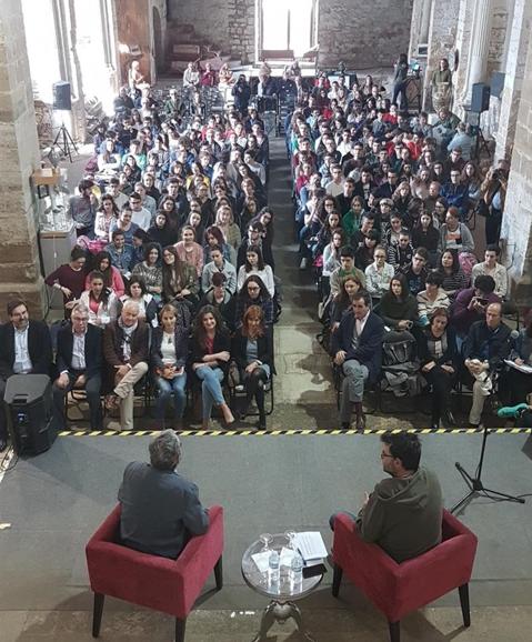 Muñoz Molina comparte con 250 estudiantes de Úbeda el aniversario de su primera novela