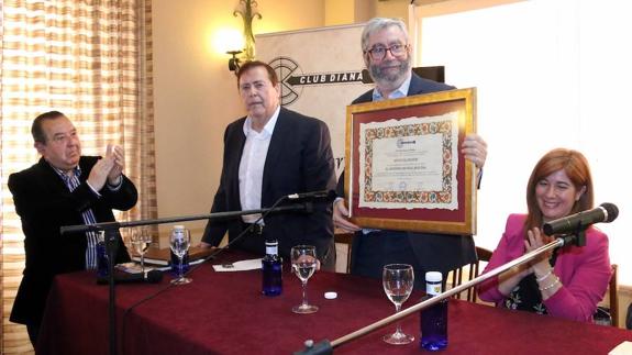 Muñoz Molina fue nombrado socio de honor del veterano Club Diana