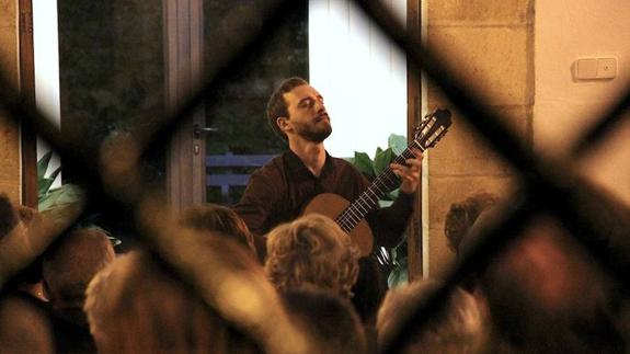 La guitarra de Mircea Gogoncea volvió a sonar en el Museo Arqueológico