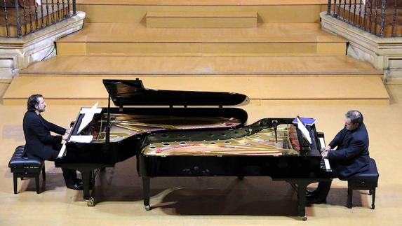 Evocando a Piazzolla a dos pianos y cuatro manos