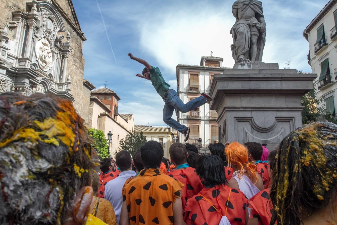 Medicina celebra San Lucas con novatadas