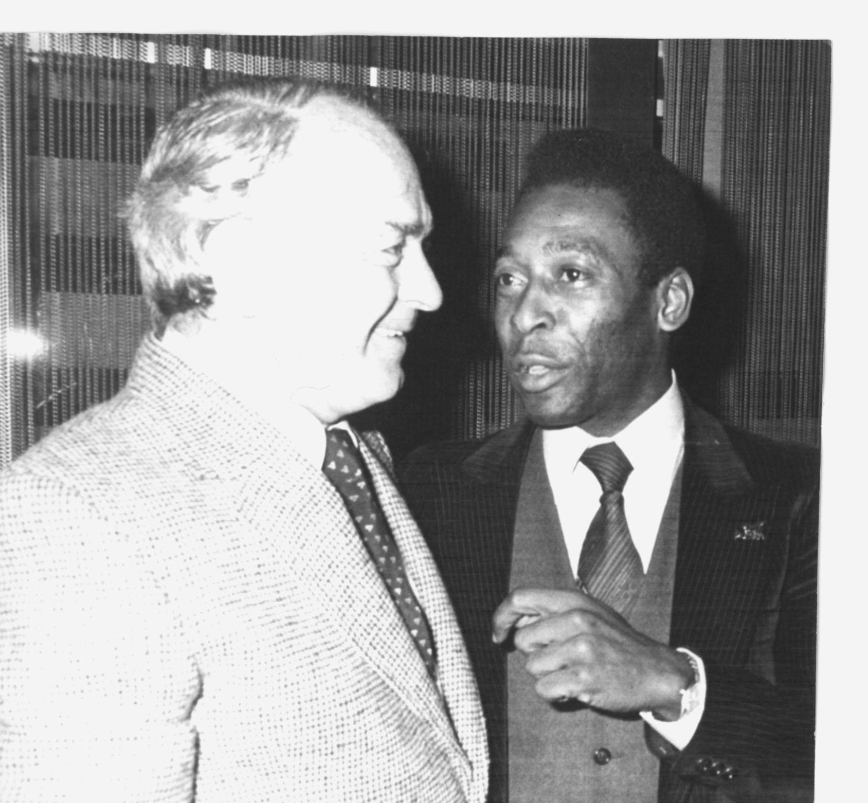 Di Stéfano (i), junto al brasileño Pelé (d).