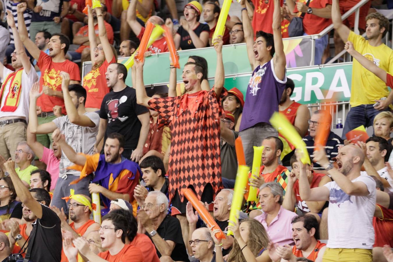 La grada, con la Selección de Baloncesto