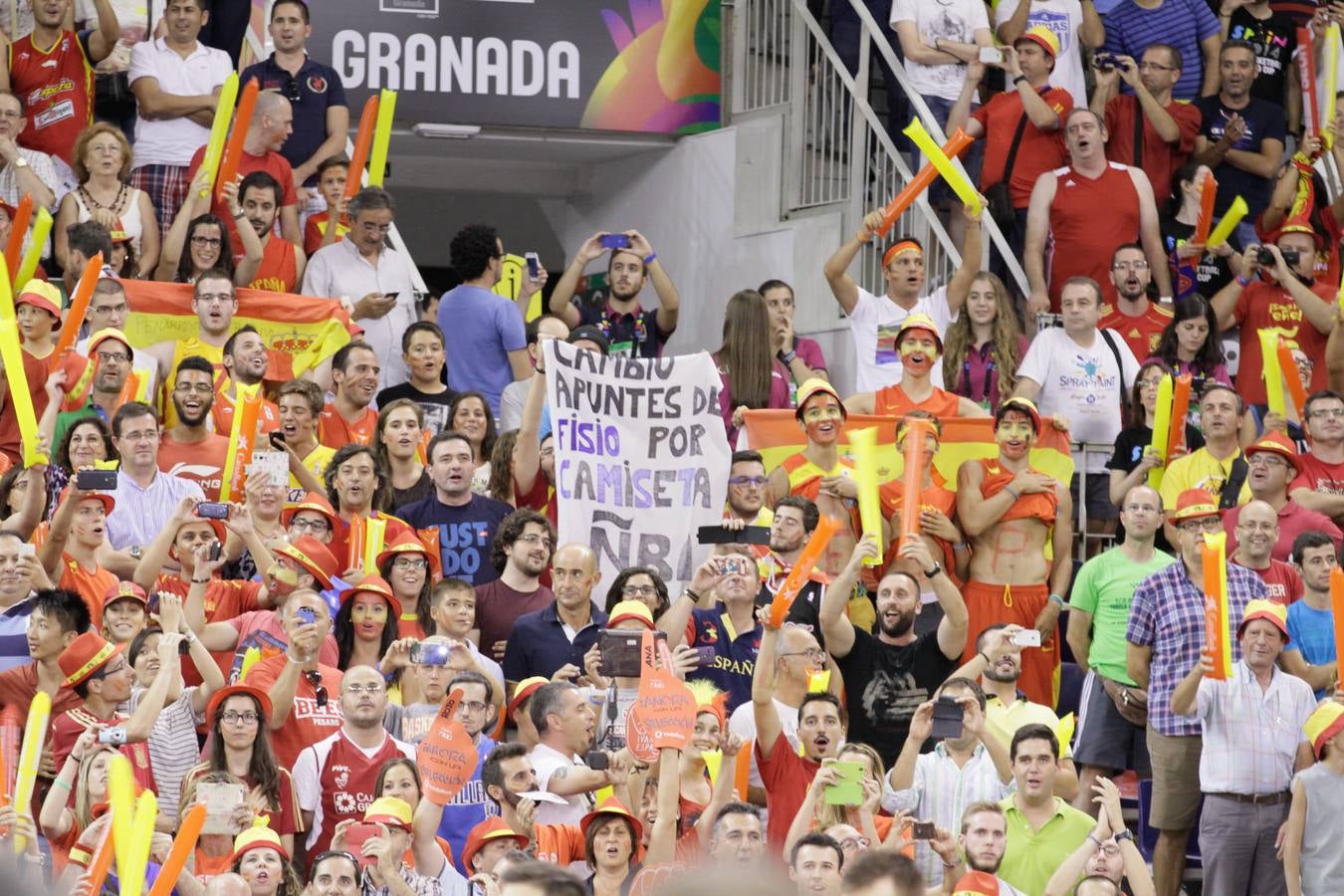 La grada, con la Selección de Baloncesto