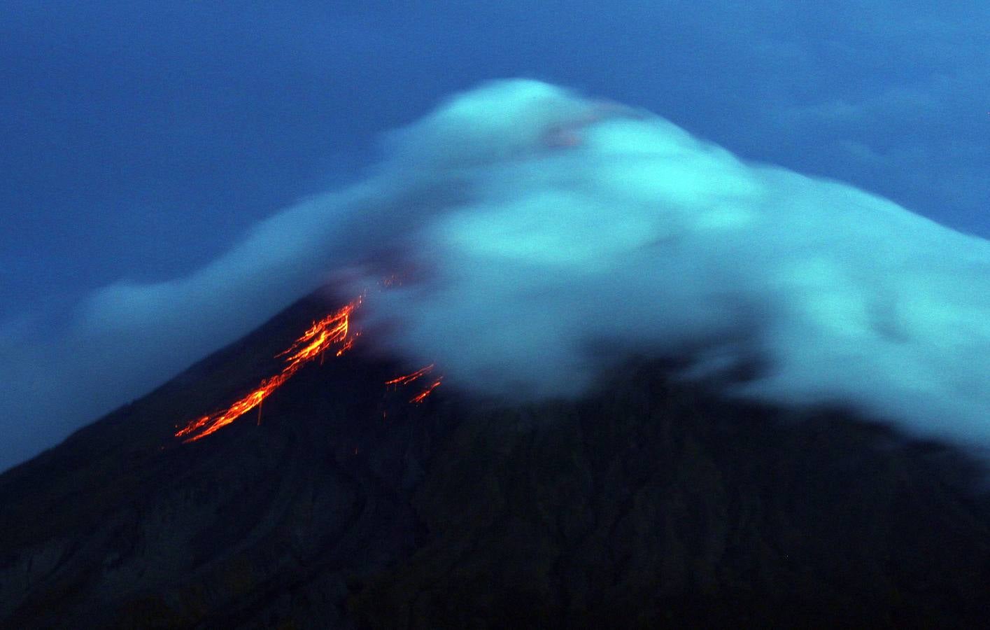 Cráter del volcán Mayon, al sureste de Manila