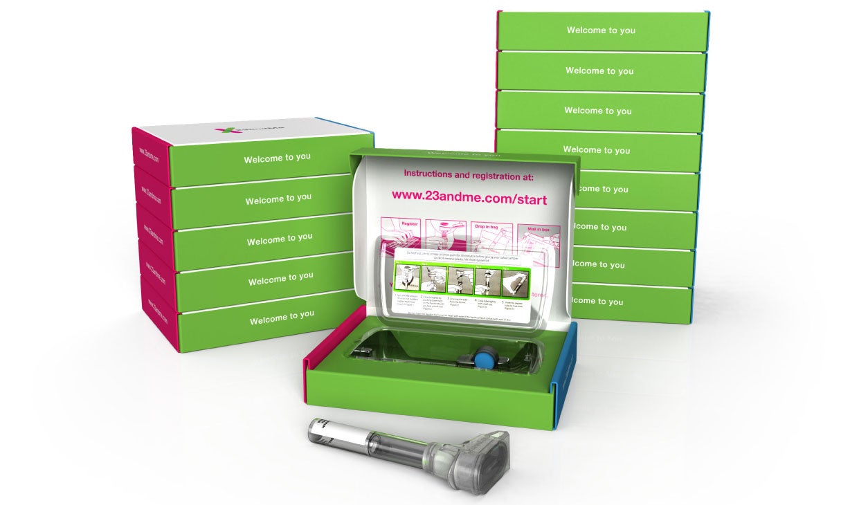 Genoma. La ‘start-up’ estadounidense 23andMe ofrece un kit con el que hacer un estudio genético completo de una persona. Aunque en 2007 –año de su estreno– el análisis costaba 1.000 dólares, ya han conseguido rebajar el precio hasta los 99 dólares. Aun así, pendientes de aprobación por la autoridad pertinente, de momento solo ofrecen servicios de estudio del linaje de una persona, y también permiten al usuario descargar de internet un fichero con su genoma completo.