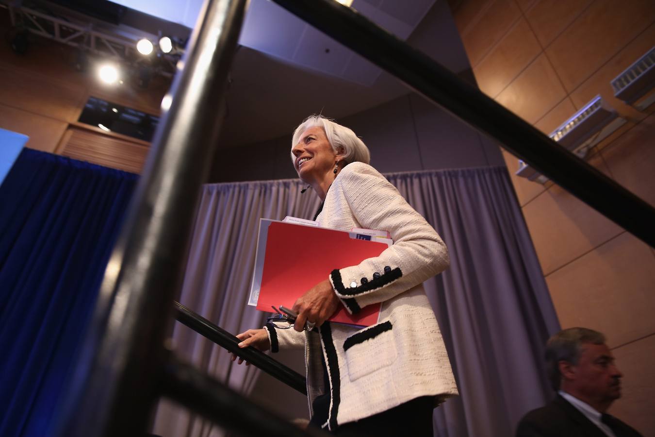 La Directora del Fondo Monetario Internacional Christine Lagarde llega para una conferencia de prensa durante la reunión anual del Fondo Monetario Internacional-Mundial.