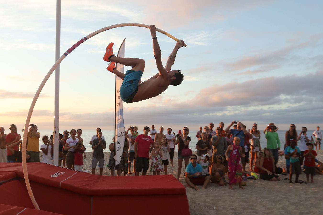 "Boucan Perche" en la playa Boucan Canot, costa francesa.