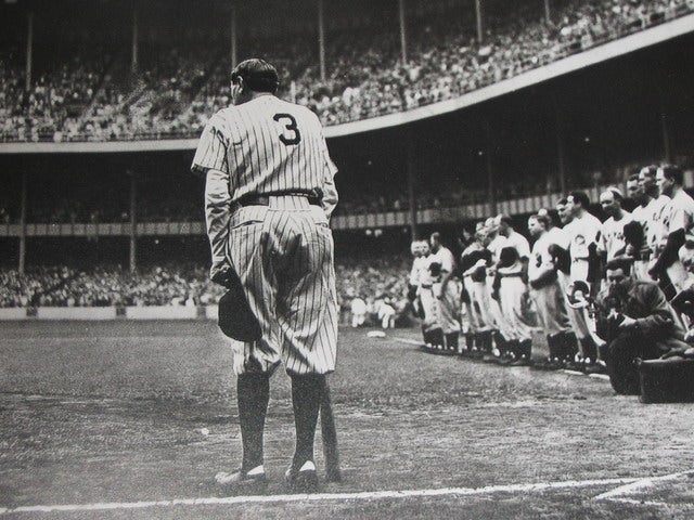 Pulitzer 1949: Nathaniel Fein por la foto Babe Ruth Bows Out a un año de la muerte de la estrella de béisbol. 