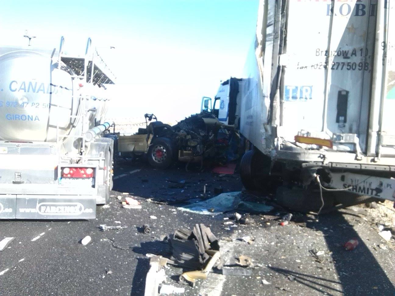 Dos camiones chocan en Purullena