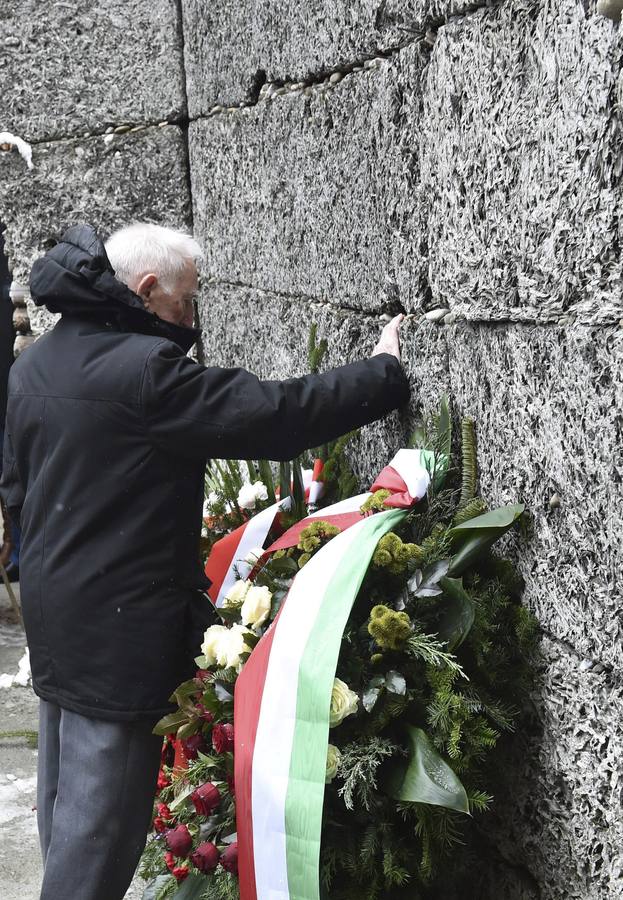 Auschwitz fue construido por los alemanes en 1940 como lugar para encarcelar a polacos y a partir de 1942 se convirtió, según explican los organizadores de los actos, en "el lugar de exterminio de judíos más extenso de Europa".