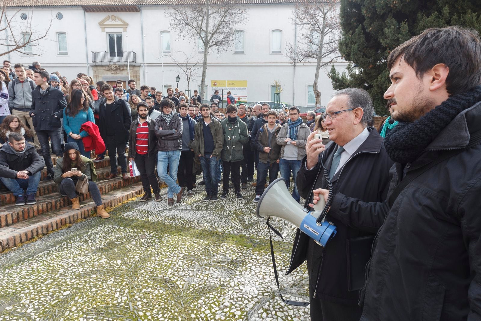 Estudiantes de Arquitectura piden en la calle la mudanza al Realejo