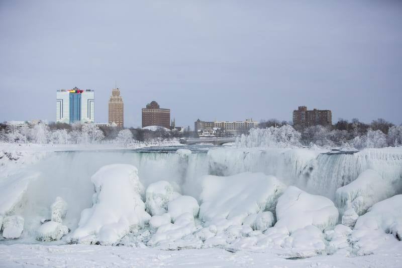 Las impresionantes imágenes de las cataratas del Niágara congeladas de nuevo