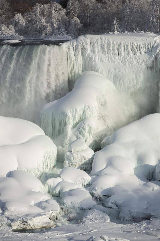 Las impresionantes imágenes de las cataratas del Niágara congeladas de nuevo