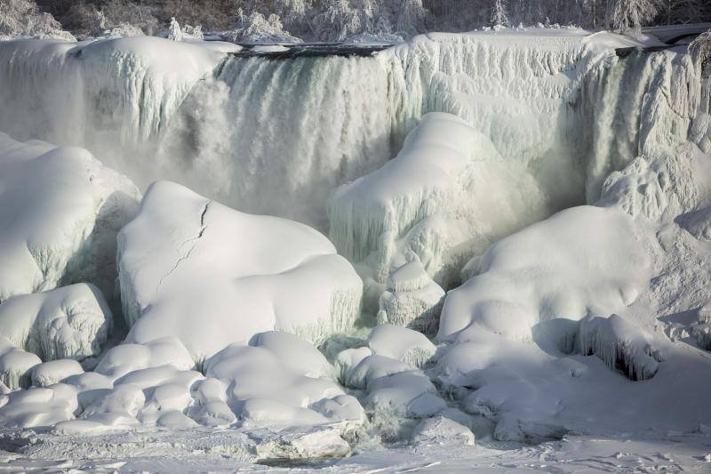 Las impresionantes imágenes de las cataratas del Niágara congeladas de nuevo