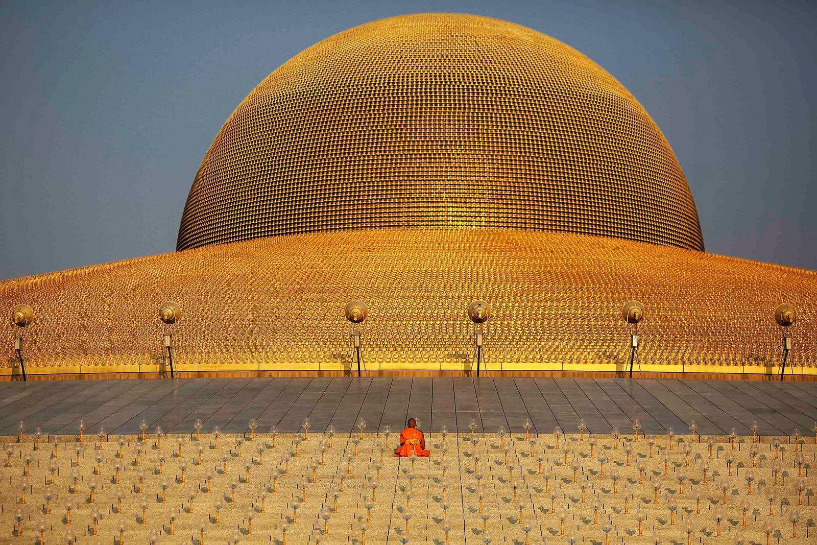 Templo Wat Phra Dhammakaya en la provincia de Pathum Thani, al norte de Bangkok.