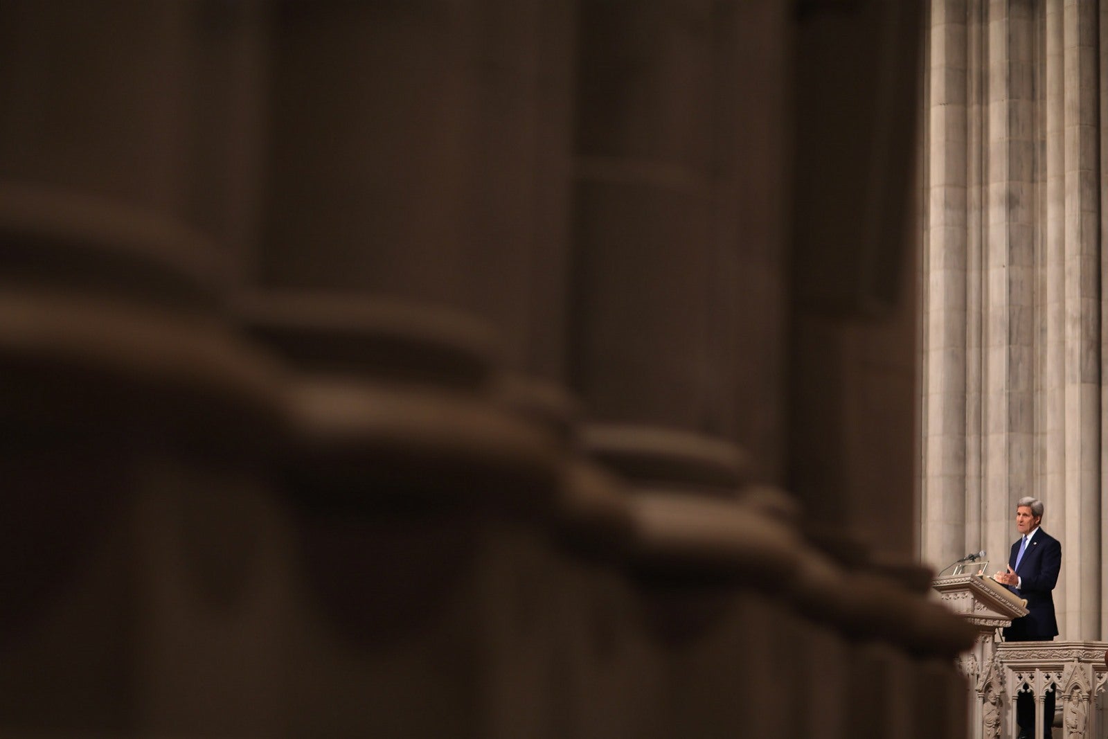 El secretario de Estado estadounidense, John Kerry durante el funeral de Brooke en la Catedral Nacional de Washington.