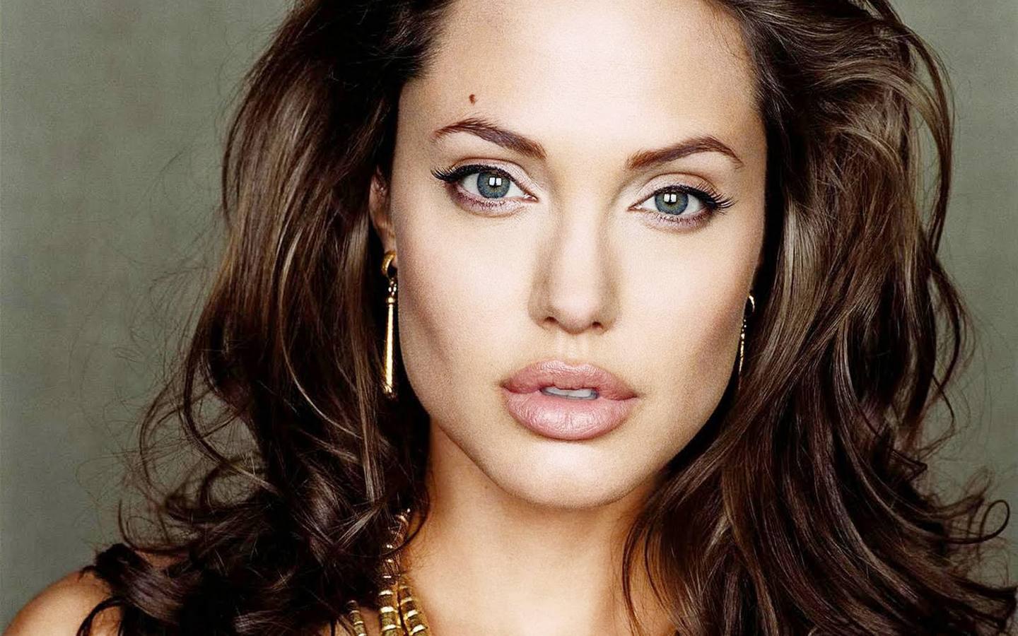 Angelina Jolie. 