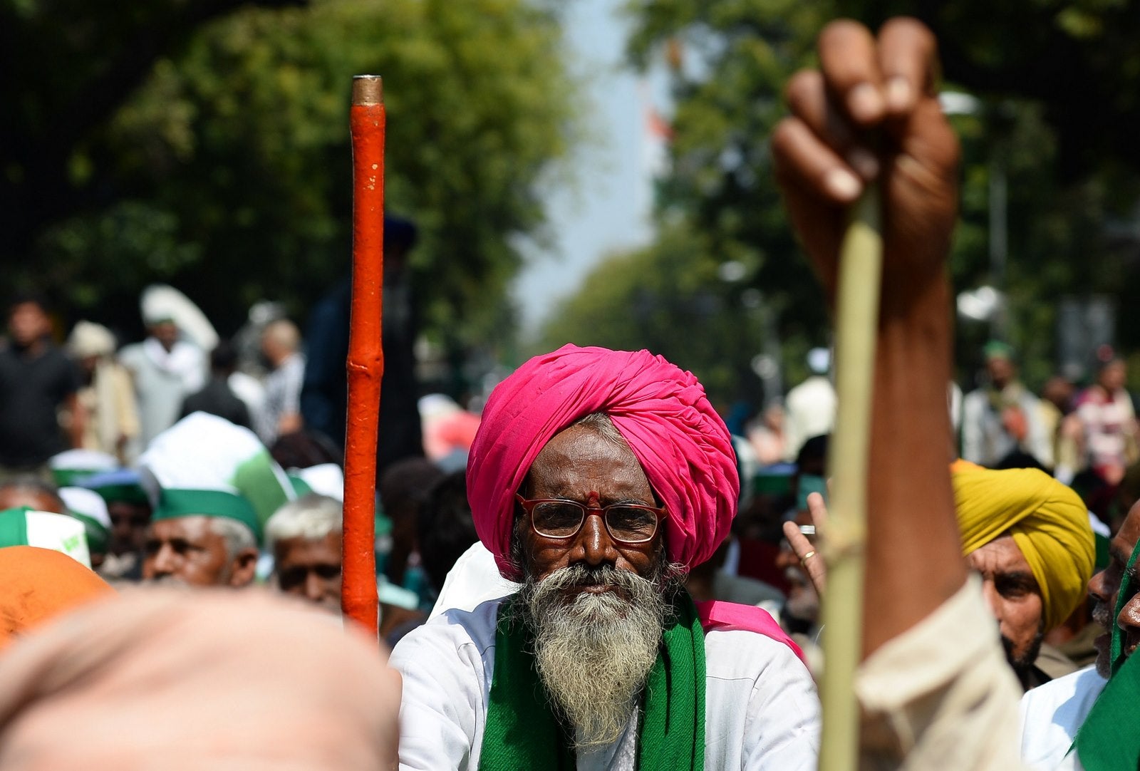 Agricultores de la India participan en una manifestación de protesta contra la reforma agraria propuesta por el primer ministro Narendra Modi .
