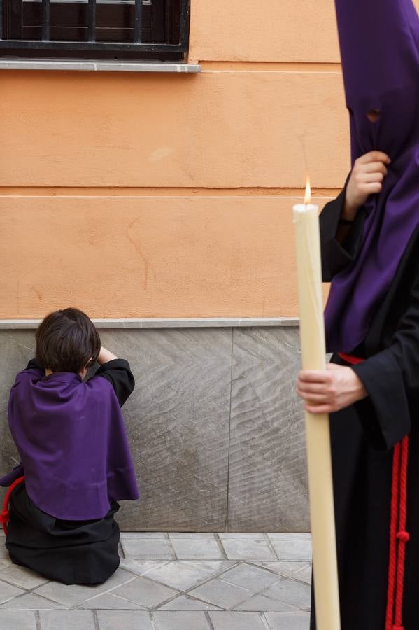 Miles de personas rezan por las tres gracias del Cristo de Favores de Granada