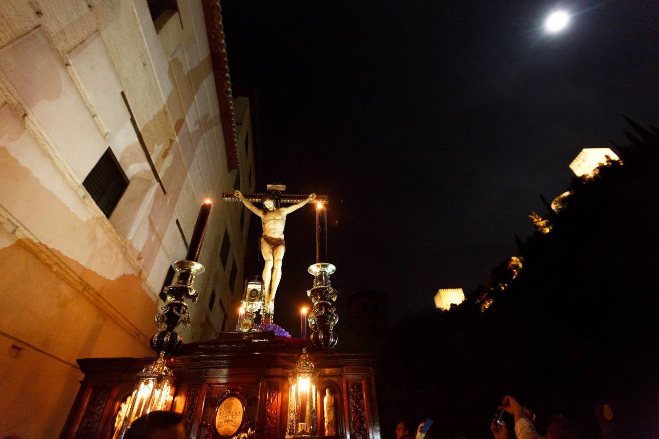 Silencio, madrugada para Granada