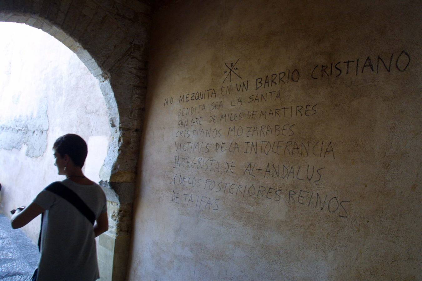 Nuevos grafitis en el Arco de las Pesas y Plaza Larga