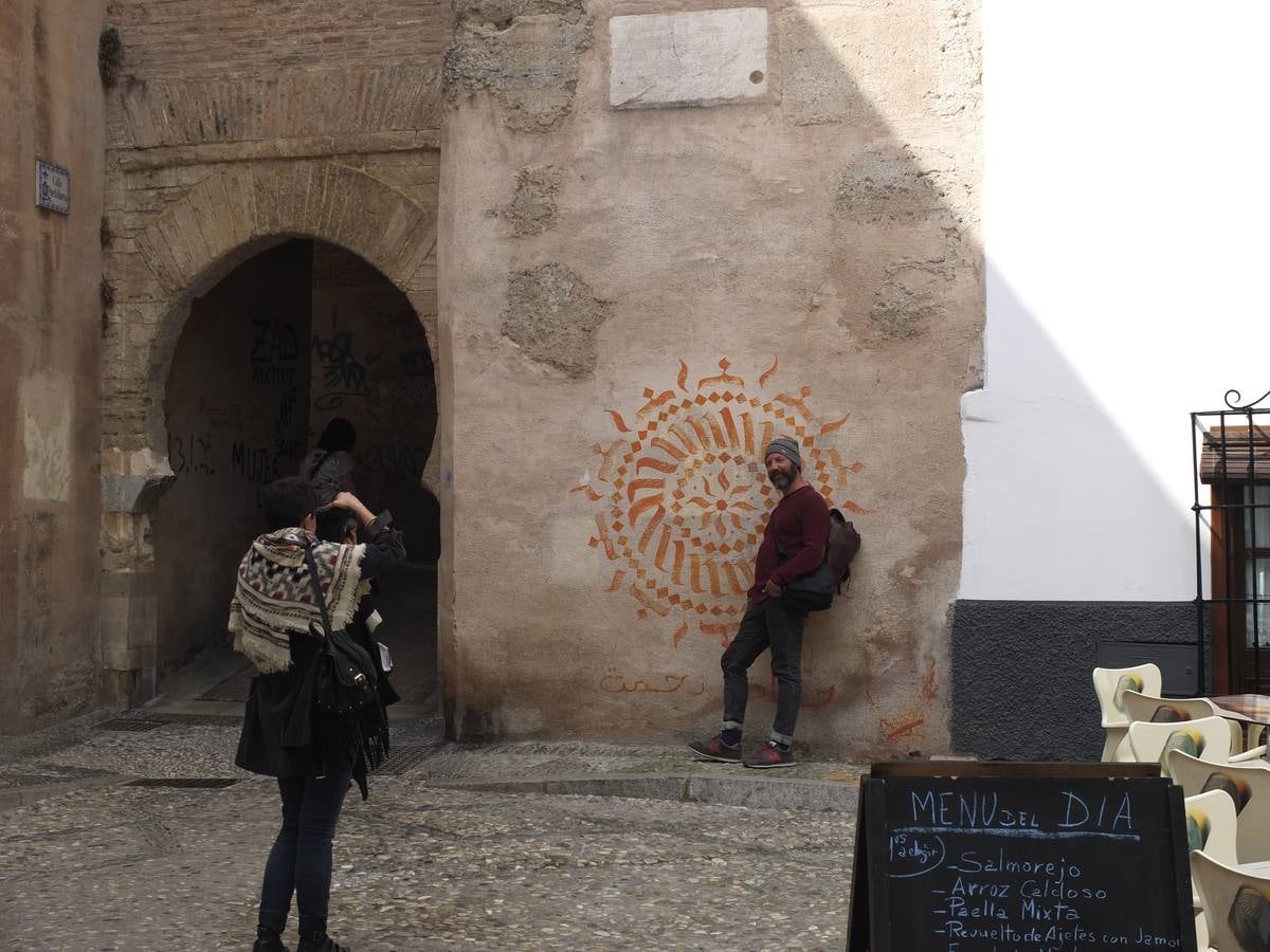 Nuevos grafitis en el Arco de las Pesas y Plaza Larga