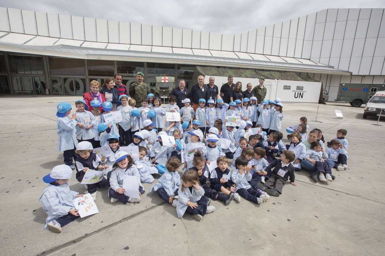 Pintura y dibujo infantil sobre Sanidad Militar