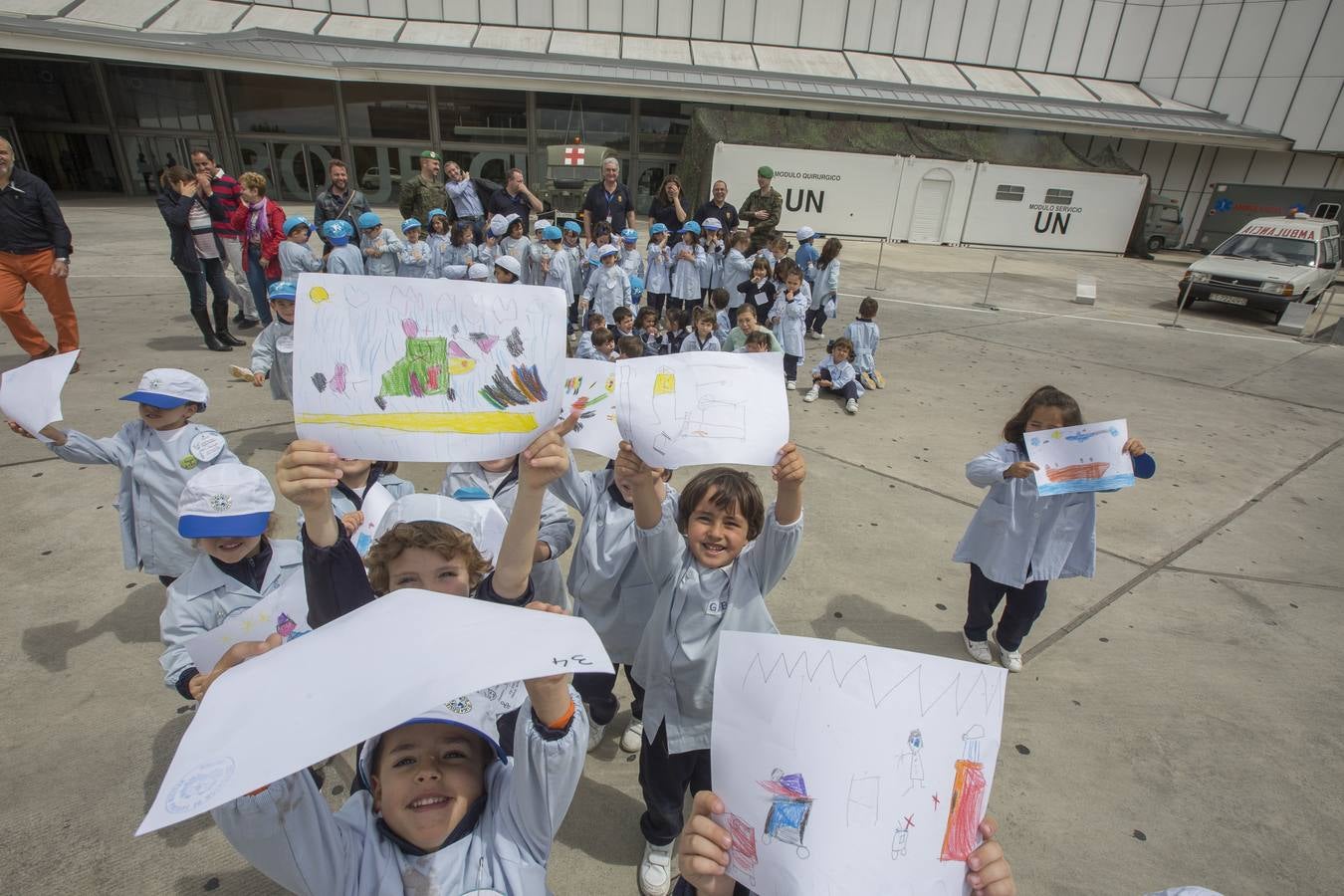 Pintura y dibujo infantil sobre Sanidad Militar