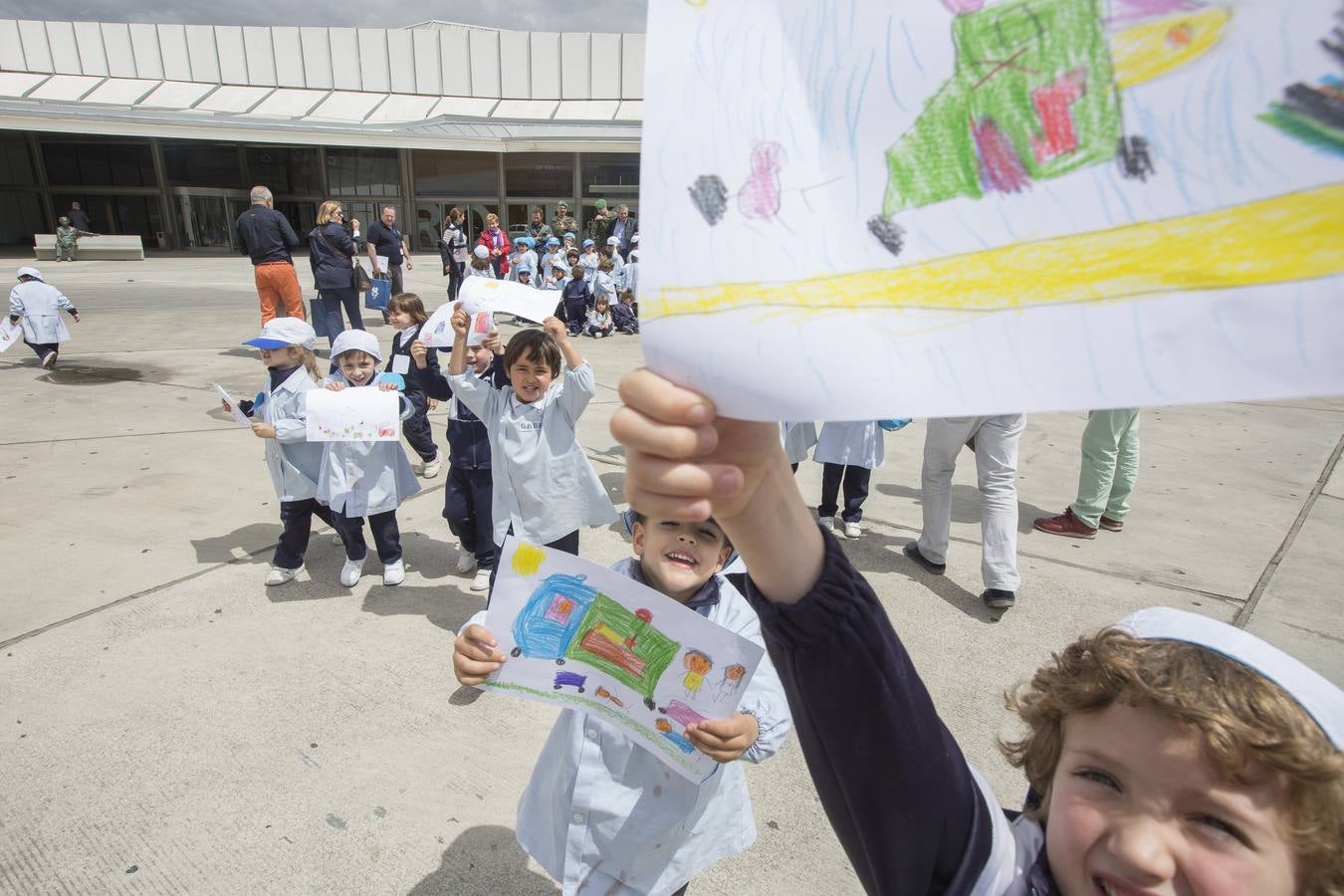 Pintura y dibujo infantil sobre Sanidad Militar