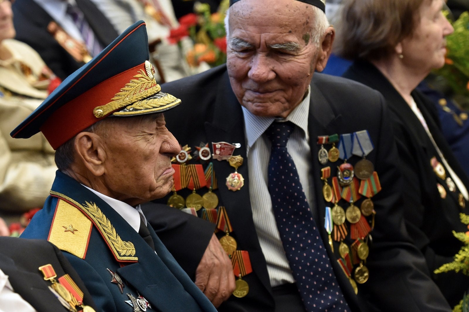Veteranos de la Segunda Guerra Mundial TOPSHOTS asisten a una reunión con el primer ministro ruso, Dmitry Medvedev, en el Museo de la Gran Guerra Patria en Poklonnaya Gora en Moscú.