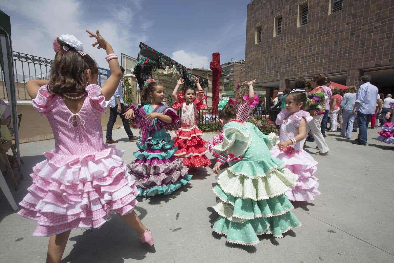 Calor y color en el Día de la Cruz