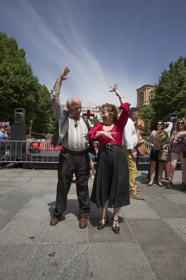 Calor y color en el Día de la Cruz