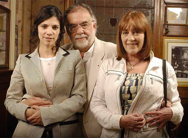 Francis Ford Coppola, flanqueado por Maribel Verdú y Carmen Maura, actrices con las que trabajó en 'Tetro'.