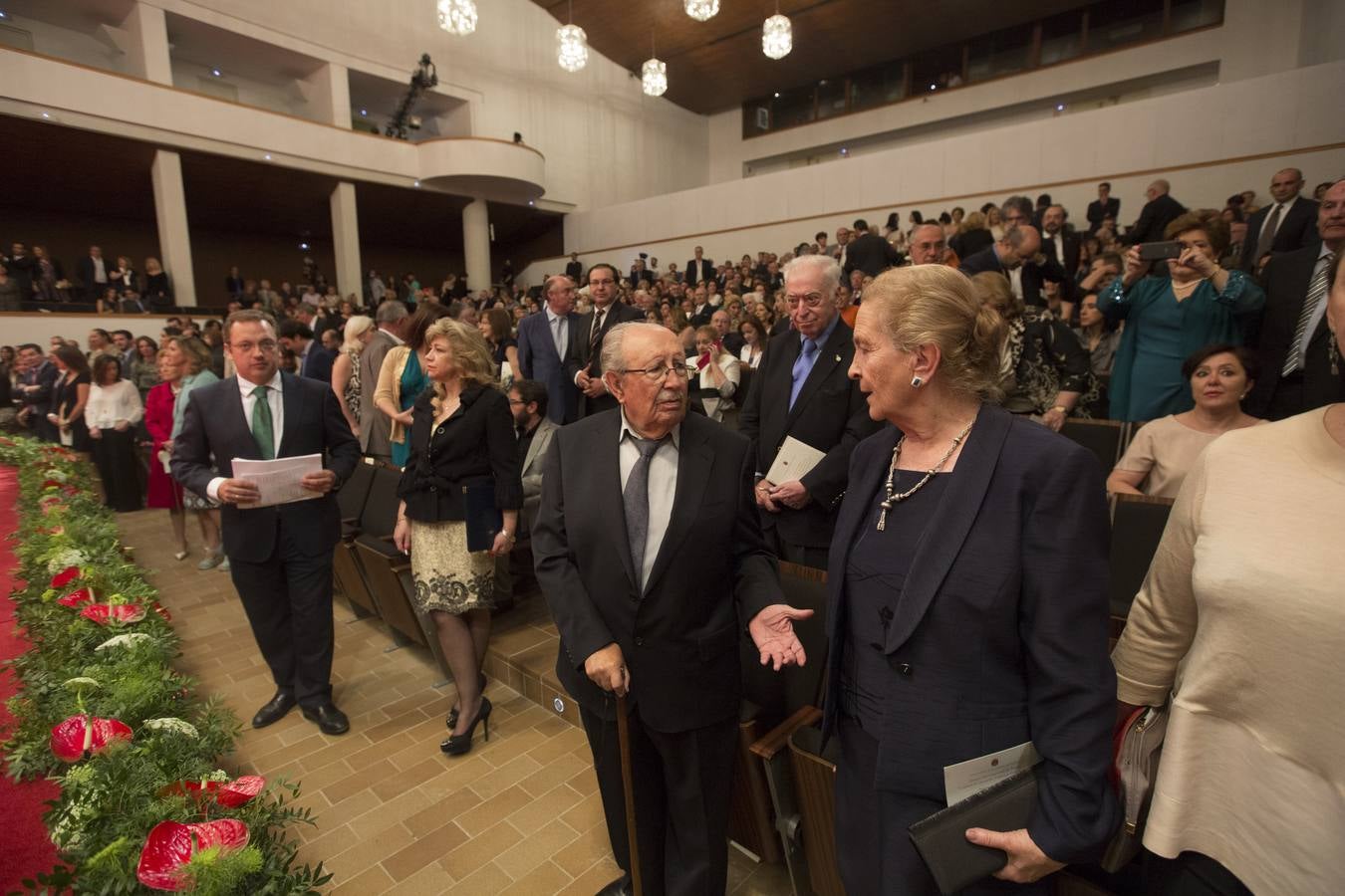 Guillén reivindica el &quot;tono elegíaco&quot; de la poesía, que se alimenta del &quot;tiempo&quot;