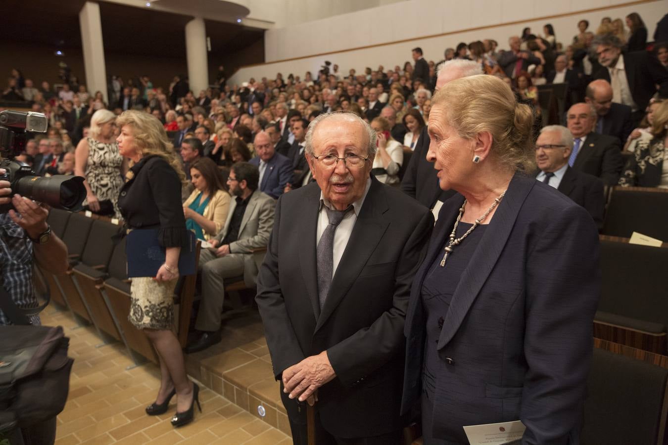 Guillén reivindica el &quot;tono elegíaco&quot; de la poesía, que se alimenta del &quot;tiempo&quot;