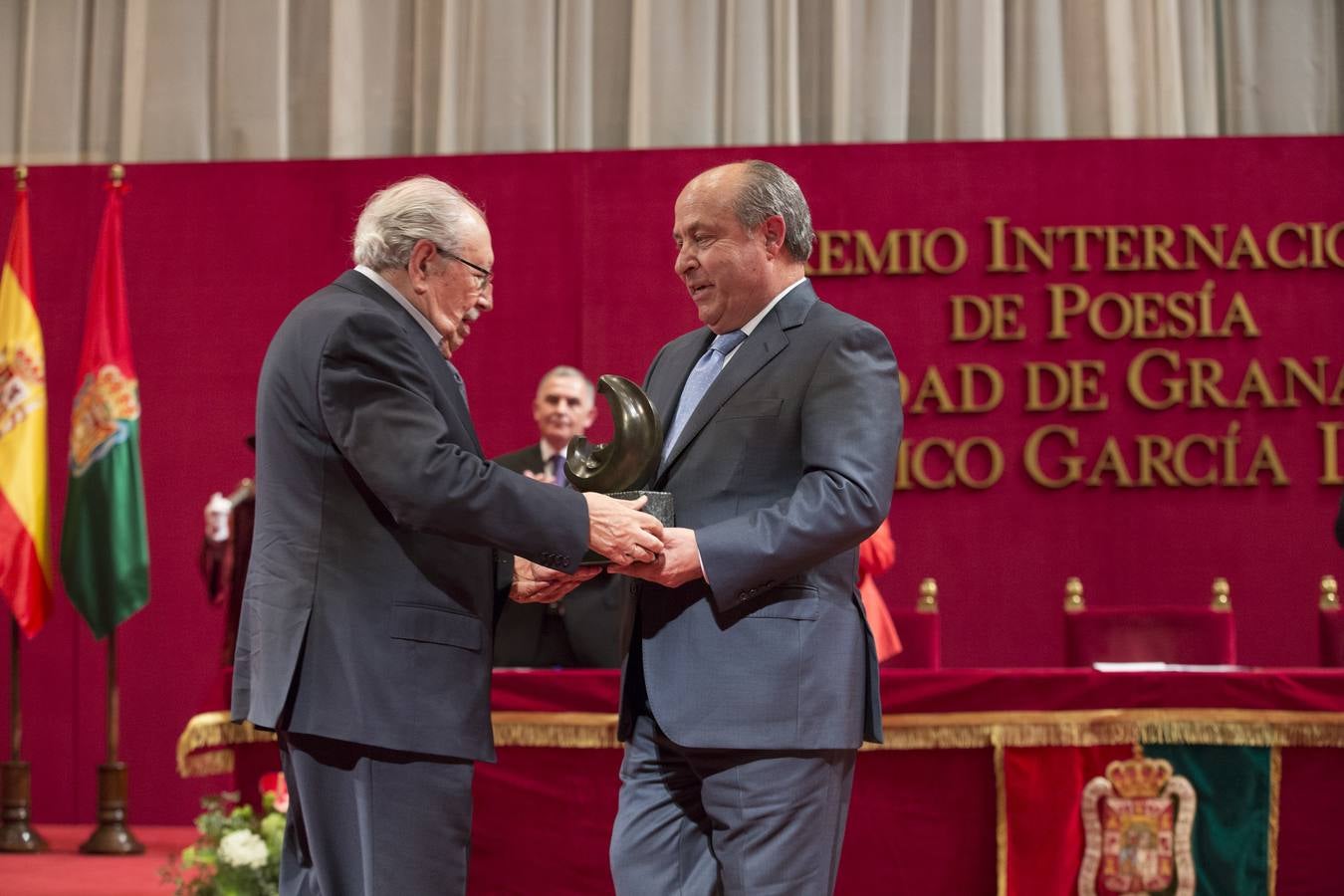 Guillén reivindica el &quot;tono elegíaco&quot; de la poesía, que se alimenta del &quot;tiempo&quot;