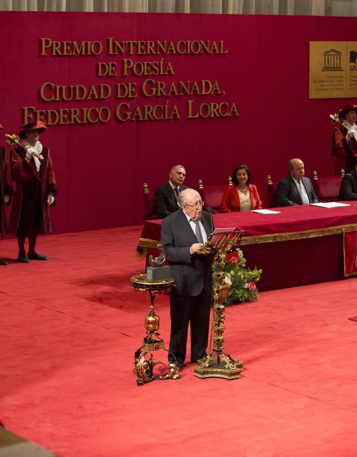 Guillén reivindica el &quot;tono elegíaco&quot; de la poesía, que se alimenta del &quot;tiempo&quot;